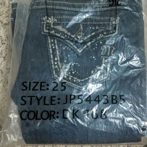 NWT MISS ME BOOT CUT JEANS SIZE 25